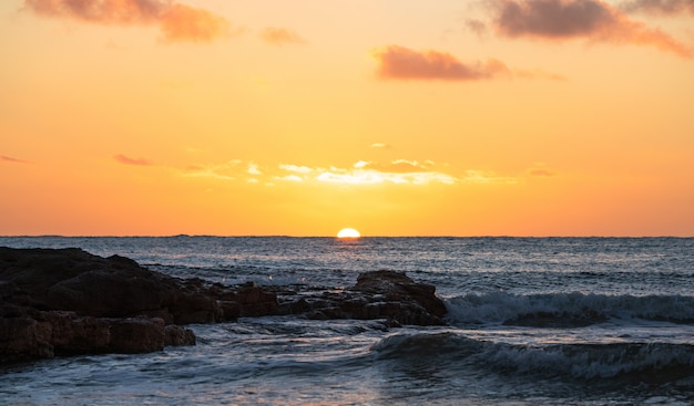 Foto alba in spiaggia