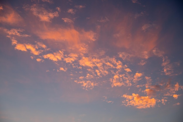 Alba bellissimo paesaggio naturale in città