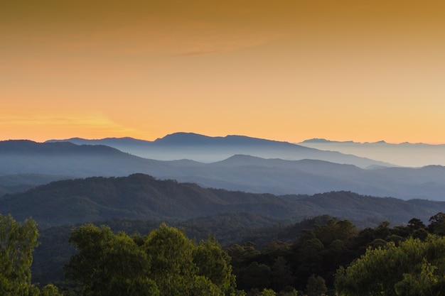 写真 山の日の出風景