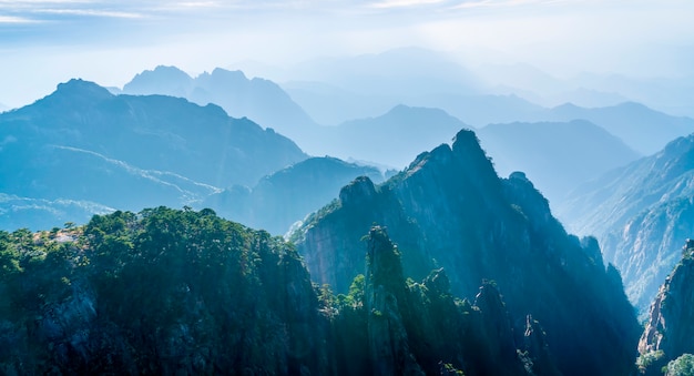 Alba nel monte huangshan, in cina