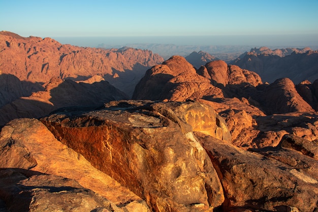 Восход солнца над горой Синай, вид с горы Моисей