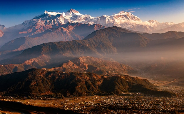 Alba e catena montuosa pokhara, nepal