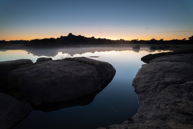 Восход солнца в природном парке Лос-Барруэкос Эстремадура Испания
