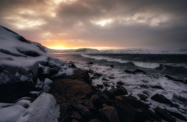 Photo sunrise at north ice ocean