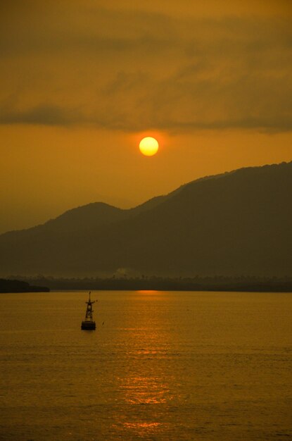 Foto alba a selat bali