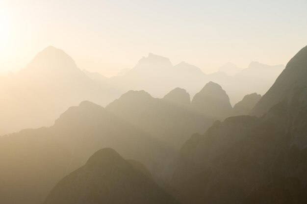 Photo sunrise  silhouette mountain view from krniska glavica  iof di sompdogna