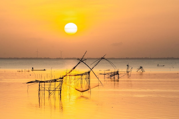 Photo sunrise with big net at thale noi phatthalung thailand