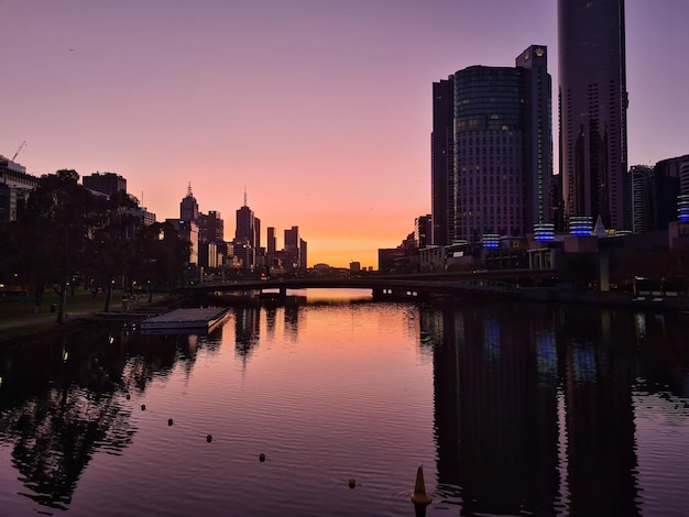 Photo sunrise on the yarra river