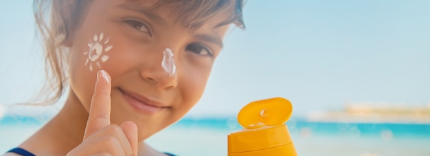 Photo sunscreen on the skin of a child. 