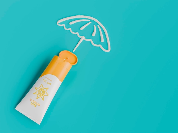 Photo sunscreen tube with spilled cream in the shape of an umbrella on a blue background