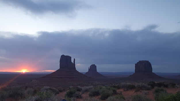 写真 モニュメント・バレーの夕暮れ