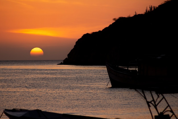 写真 サンタマルタのタガンガビーチの夕日