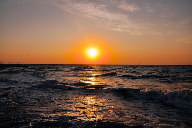 Фото Закат на имперском пляже облачный закат и пирс в сан-диего