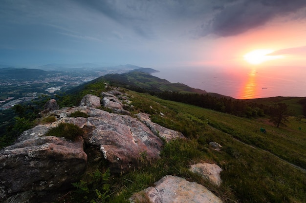 Фото Закат на море с вершины горы джайзкибель на баскском побережье