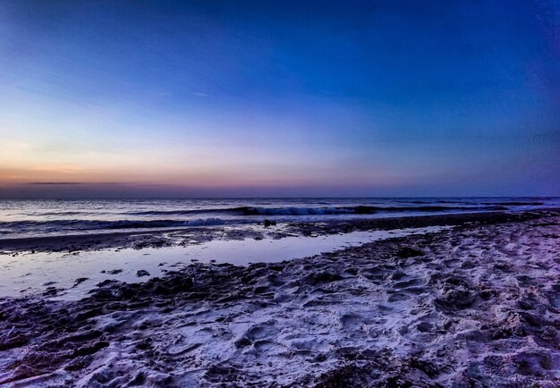 夏のバルト海に沈む夕日