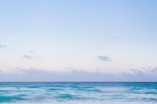 Photo sunset over the beach of caribbean sea.