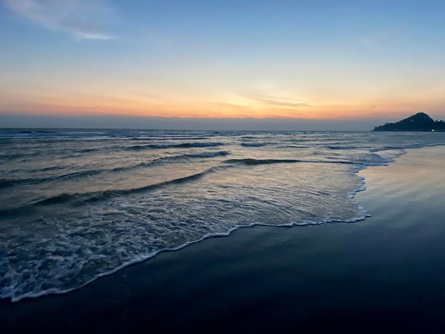 ビーチに沈む夕日