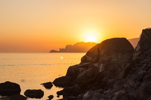 Sudak 近くの黒海沿岸の夕日