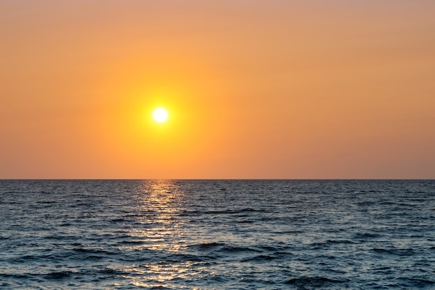 黒海に沈む夕日