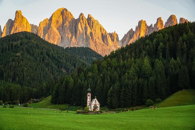 Foto il tramonto sulle dolomiti