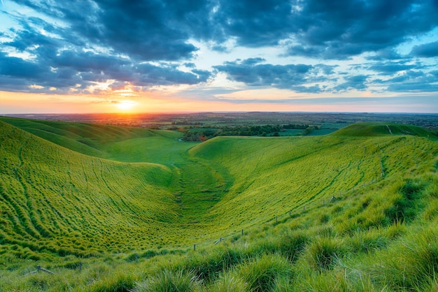 Foto tramonto a dragon hill nell'oxfordshire