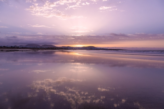 Photo sunset at famara beach