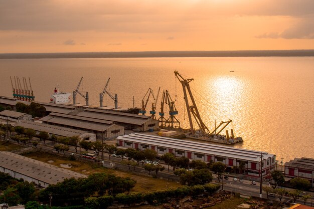 Photo sunset in the harbor