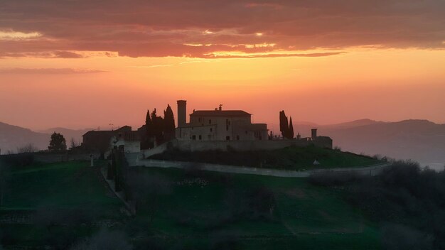 Photo sunset on the hill of cantagalo