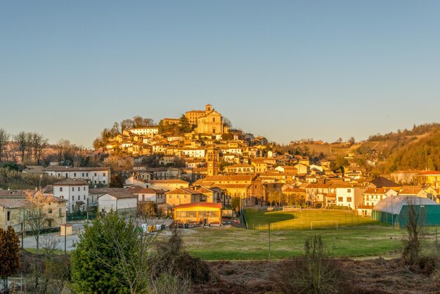 Photo sunset on the hills of montferrat during winter