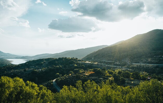 Foto tramonto tra le colline