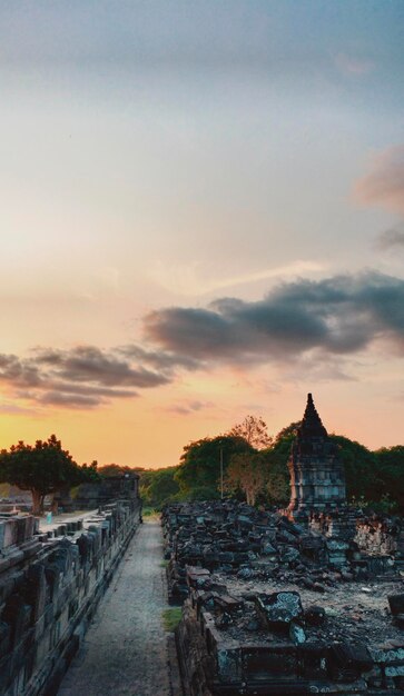 写真 日没 インドネシア の プランバナン 神殿