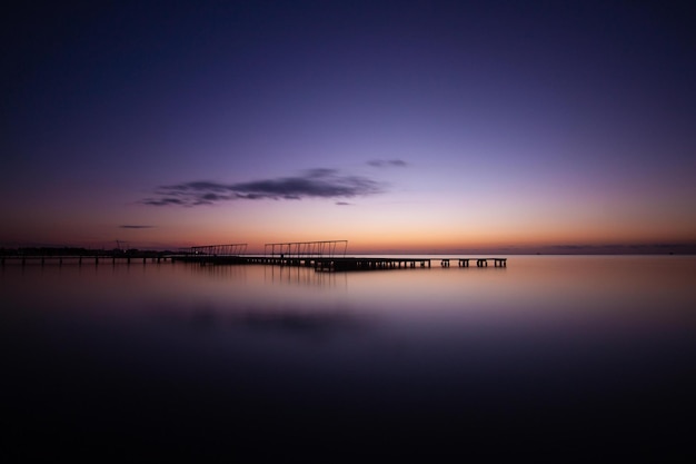 湖に沈む夕日