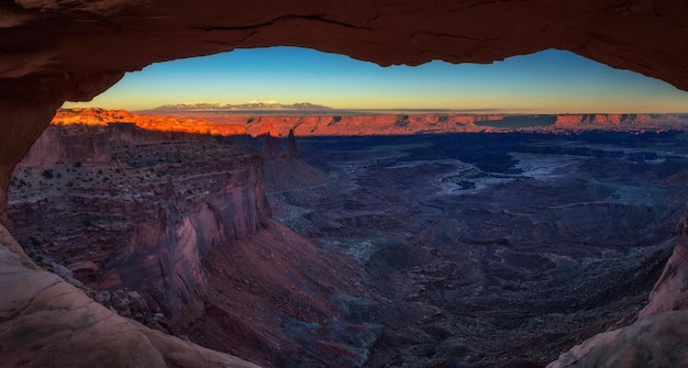 Canyonlands 국립 공원 유타의 메사 아치에서 일몰