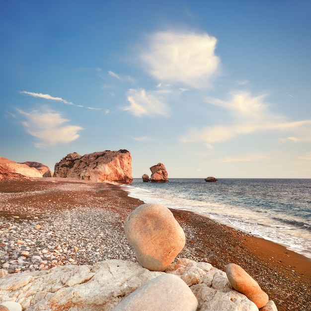 キプロス、パフォスのPetra tou Romiou近くの夕日