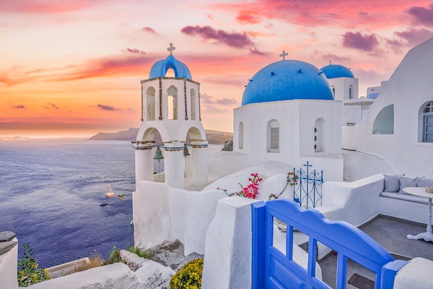 ギリシャのサントリーニ島の伝統的な風景ギリシャの村オイアの日没夜景