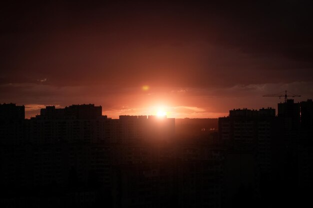 写真 キエフの街に沈む夕日 夏