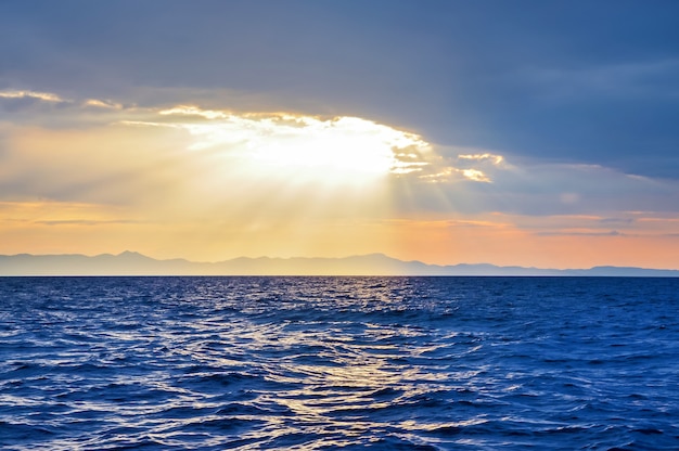 Photo sunset rays shining through the clouds adriatic sea montenegro, europe.