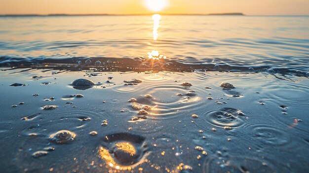 写真 水 に 映る 夕暮れ