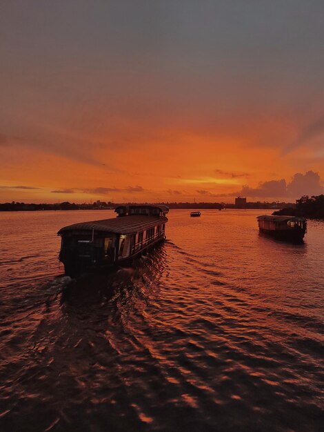 Photo sunset over the river