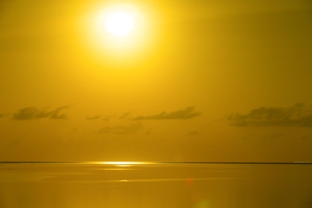 モルディブの海に沈む夕日