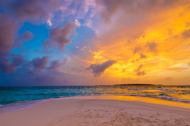 Photo sunset on sea in maldives