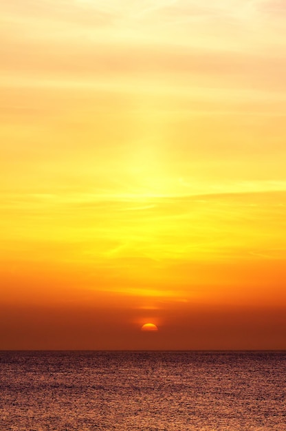 Photo sunset over sea at montego bay jamaica