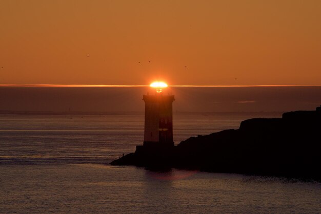 Foto il tramonto sul mare