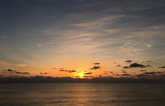 海に沈む夕日