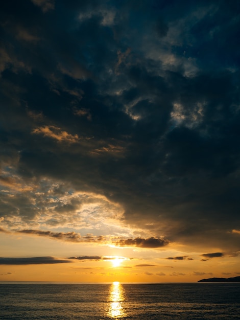 海に沈む夕日