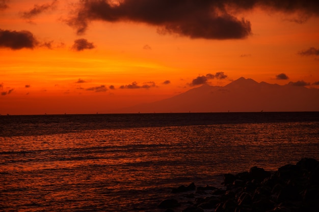 海に沈む夕日