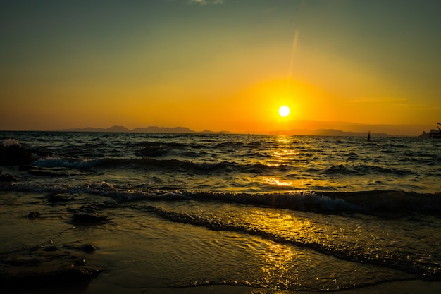 海に沈む夕日