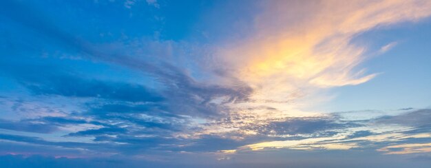 夕暮れの空の背景