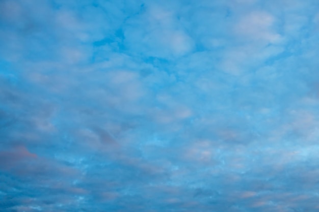 ピンクの雲と夕焼け空