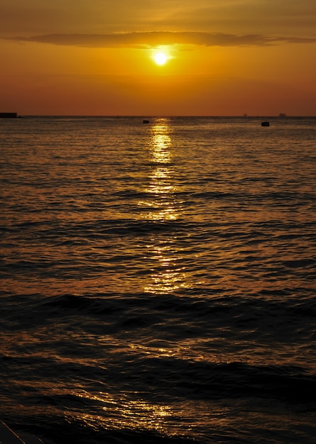 湾からの夕景